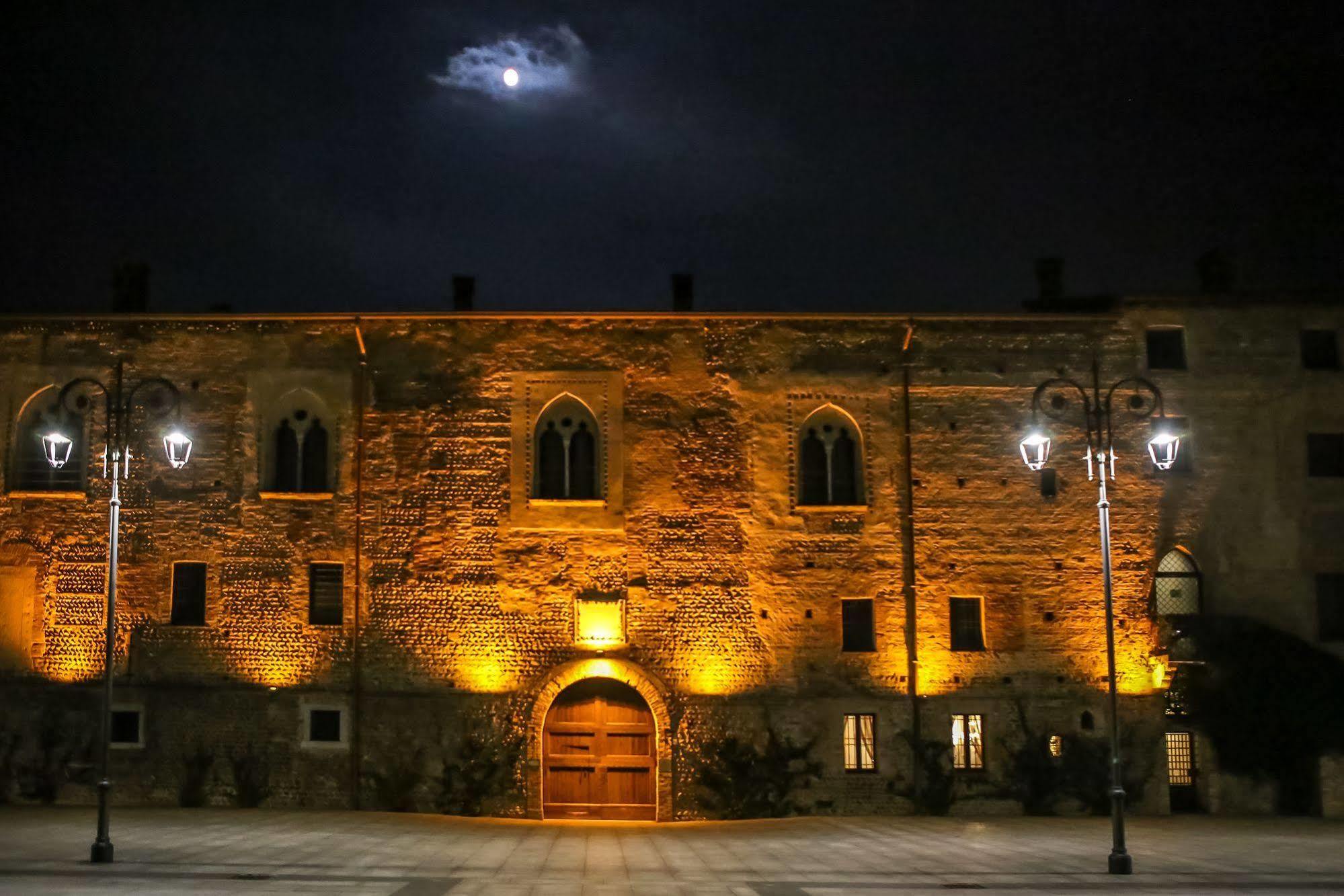 Castello Visconteo Hotel Cassano dʼAdda Eksteriør billede